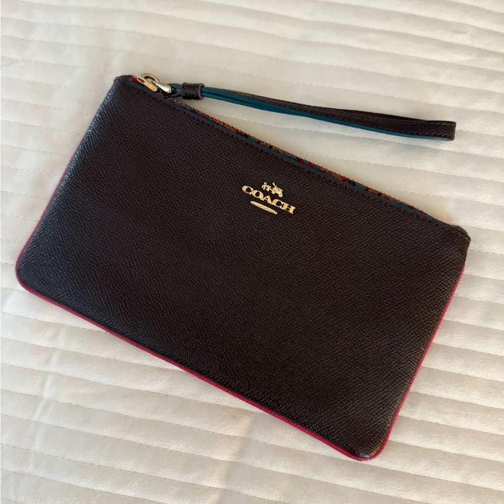 Coach Wristlet / Large Zip Wallet – Pebbled Leather - Picture 4 of 8